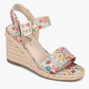 Floral Women's life stride tango 2 sandal.  Three inch wedge heels.  Size 9.5